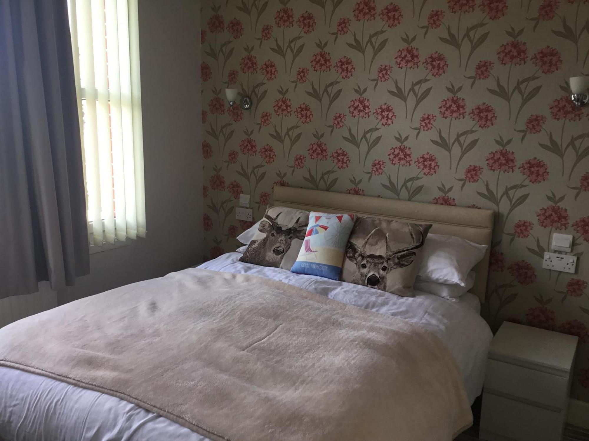 Dene House Bed and Breakfast Great Yarmouth Exteriör bild